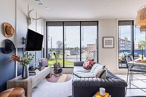 The Outrider by AvantStay Chic Stay Close to Broadway