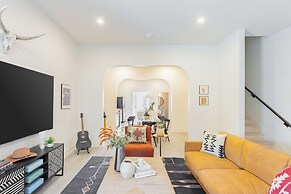 The Outrider by AvantStay Chic Stay Close to Broadway