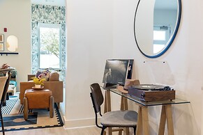 The Outrider by AvantStay Chic Stay Close to Broadway