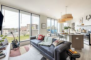 The Outrider by AvantStay Chic Stay Close to Broadway