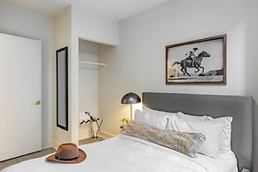 The Outrider by AvantStay Chic Stay Close to Broadway