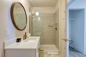 The Outrider by AvantStay Chic Stay Close to Broadway