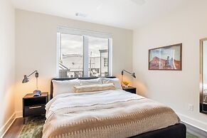 The Outrider by AvantStay Chic Stay Close to Broadway