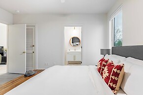 The Outrider by AvantStay Chic Stay Close to Broadway