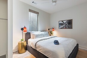 The Outrider by AvantStay Chic Stay Close to Broadway