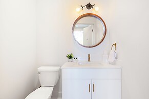 The Outrider by AvantStay Chic Stay Close to Broadway