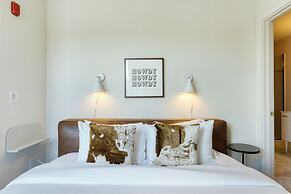 The Outrider by AvantStay Chic Stay Close to Broadway