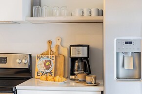 The Outrider by AvantStay Chic Stay Close to Broadway