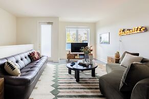 The Outrider by AvantStay Chic Stay Close to Broadway