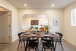 The Outrider by AvantStay Chic Stay Close to Broadway