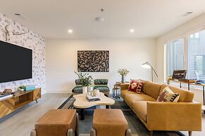 The Outrider by AvantStay Chic Stay Close to Broadway