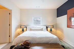 The Outrider by AvantStay Chic Stay Close to Broadway