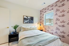 The Outrider by AvantStay Chic Stay Close to Broadway