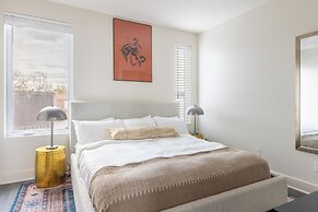 The Outrider by AvantStay Chic Stay Close to Broadway