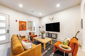 The Outrider by AvantStay Chic Stay Close to Broadway