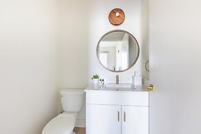 The Outrider by AvantStay Chic Stay Close to Broadway