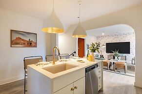 The Outrider by AvantStay Chic Stay Close to Broadway