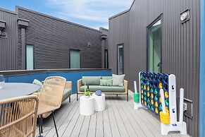 The Outrider by AvantStay Chic Stay Close to Broadway