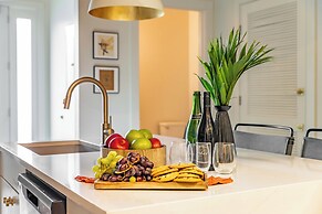 The Outrider by AvantStay Chic Stay Close to Broadway