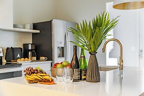 The Outrider by AvantStay Chic Stay Close to Broadway