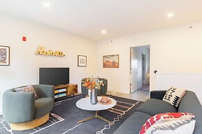 The Outrider by AvantStay Chic Stay Close to Broadway