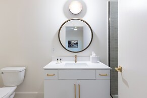 The Outrider by AvantStay Chic Stay Close to Broadway