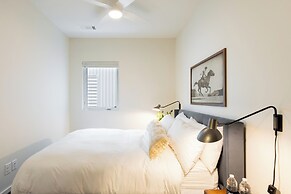 The Outrider by AvantStay Chic Stay Close to Broadway