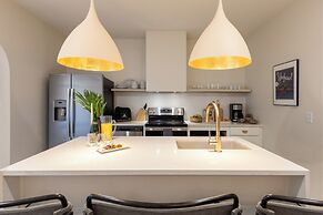 The Outrider by AvantStay Chic Stay Close to Broadway