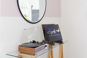 The Outrider by AvantStay Chic Stay Close to Broadway