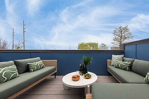 The Outrider by AvantStay Chic Stay Close to Broadway