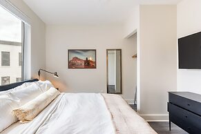 The Outrider by AvantStay Chic Stay Close to Broadway