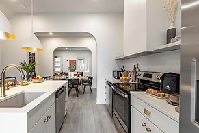 The Outrider by AvantStay Chic Stay Close to Broadway