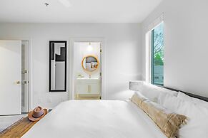 The Outrider by AvantStay Chic Stay Close to Broadway