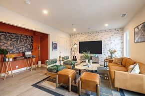 The Outrider by AvantStay Chic Stay Close to Broadway