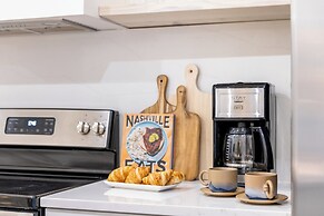 The Outrider by AvantStay Chic Stay Close to Broadway