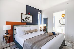 The Outrider by AvantStay Chic Stay Close to Broadway