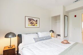 The Outrider by AvantStay Chic Stay Close to Broadway