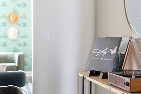 The Outrider by AvantStay Chic Stay Close to Broadway