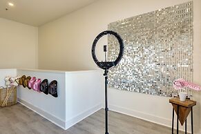 The Outrider by AvantStay Chic Stay Close to Broadway