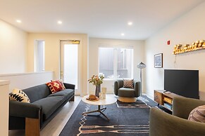 The Outrider by AvantStay Chic Stay Close to Broadway