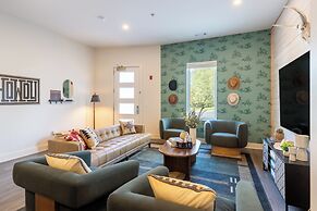 The Outrider by AvantStay Chic Stay Close to Broadway