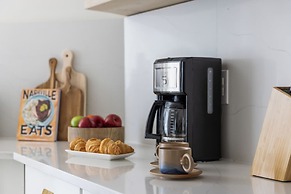 The Outrider by AvantStay Chic Stay Close to Broadway