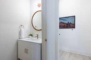 The Outrider by AvantStay Chic Stay Close to Broadway