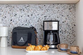 The Outrider by AvantStay Chic Stay Close to Broadway