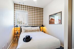 The Outrider by AvantStay Chic Stay Close to Broadway