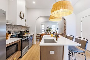 The Outrider by AvantStay Chic Stay Close to Broadway