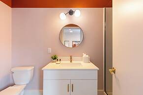 The Outrider by AvantStay Chic Stay Close to Broadway