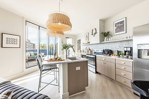 The Outrider by AvantStay Chic Stay Close to Broadway