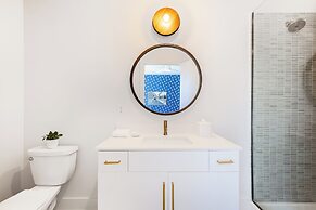 The Outrider by AvantStay Chic Stay Close to Broadway