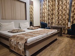 The Aura Grand
